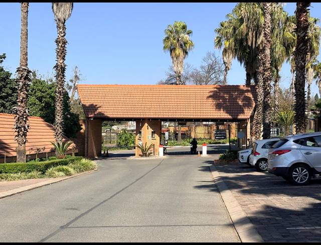 101M² OFFICE TO LET IN FOURWAYS
